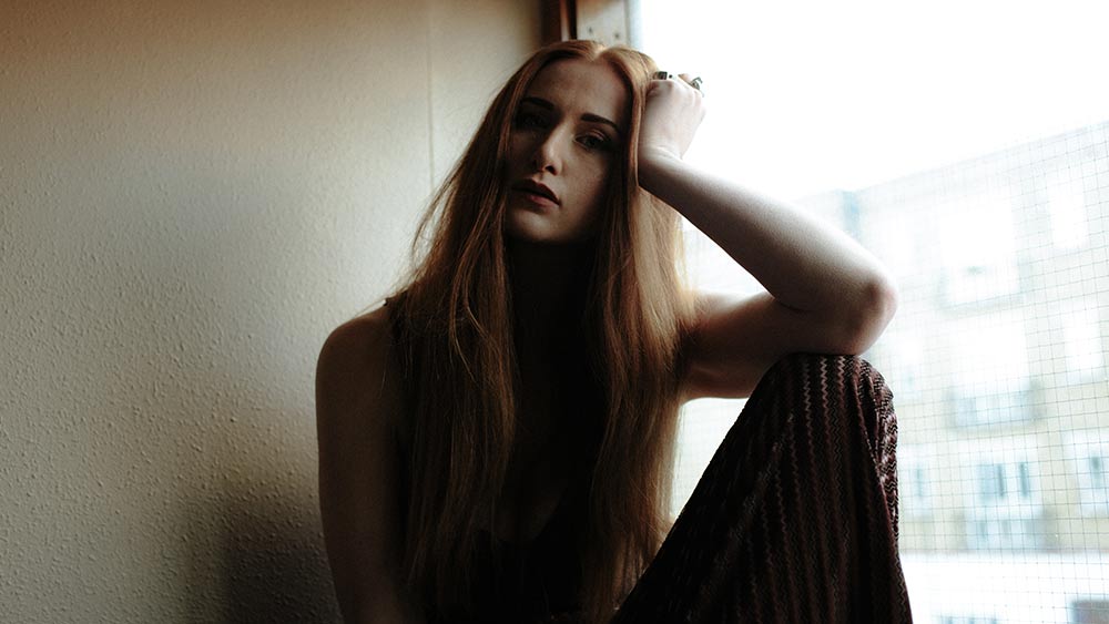 FOLLY RAE DOESN’T MIND BEING “HARD TO LOVE” (NEW MUSIC)